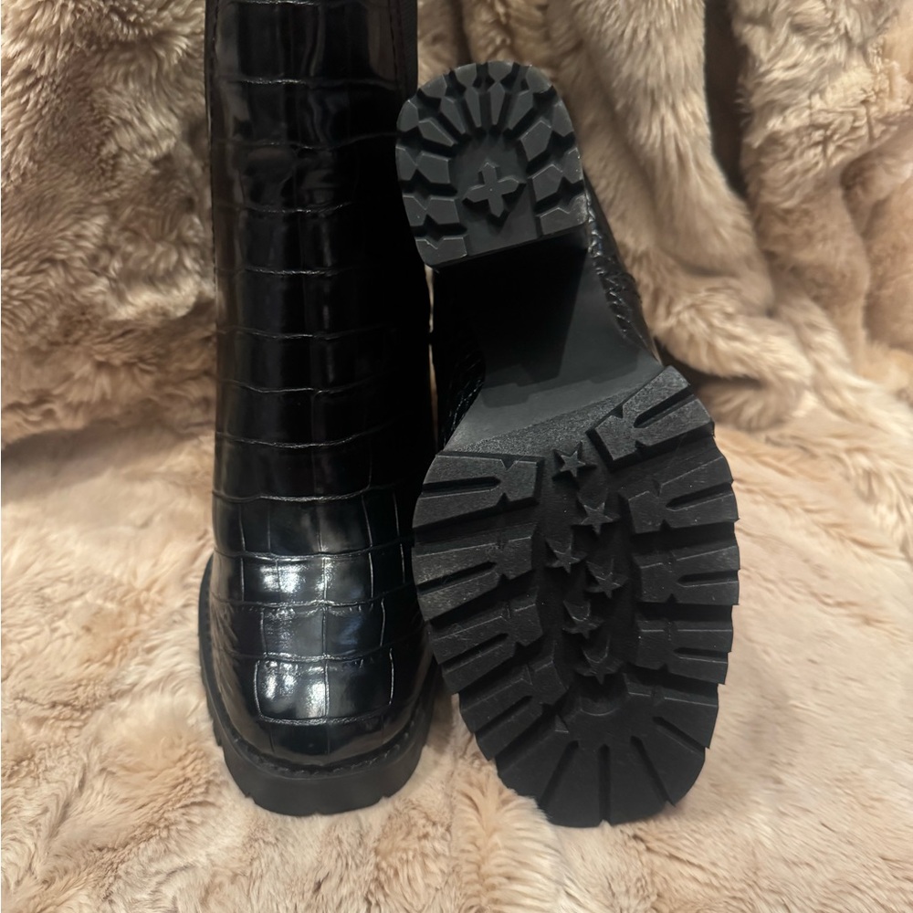 Elegant Black Croc-Embossed Women's Boots